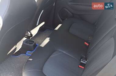 Хэтчбек Renault Zoe 2019 в 