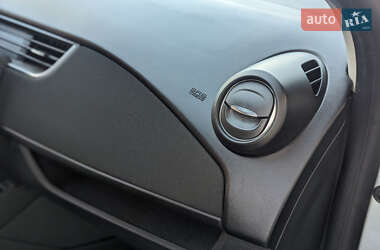 Хэтчбек Renault Zoe 2021 в 