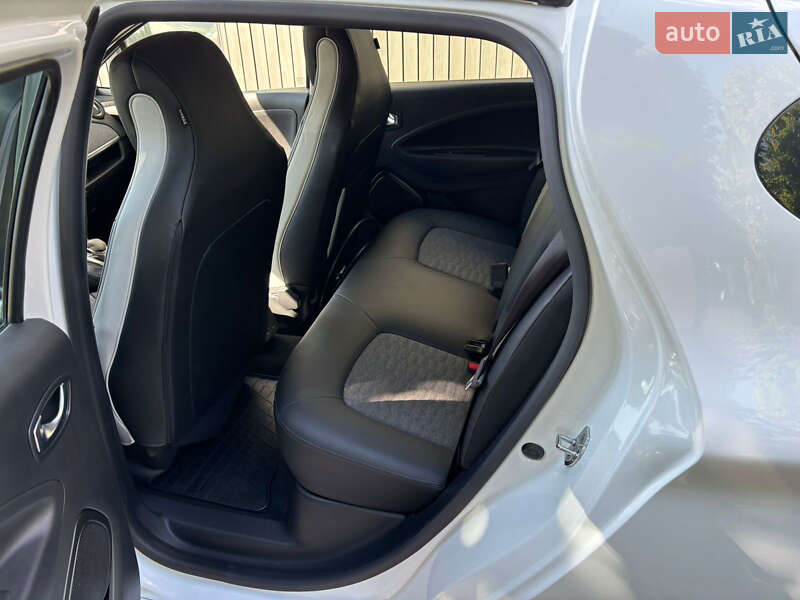 Хэтчбек Renault Zoe 2020 в 