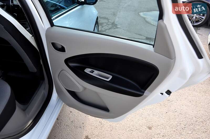 Хетчбек Renault Zoe 2015 в Львові