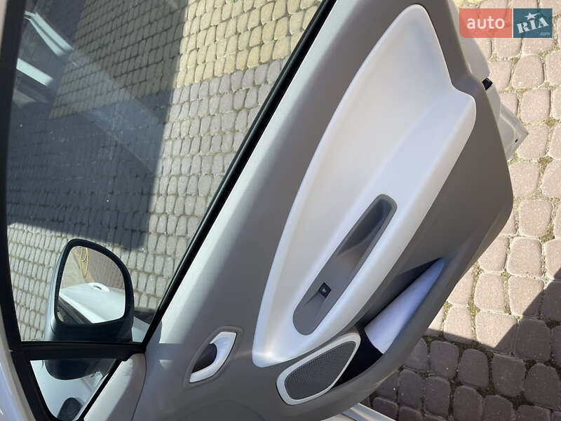 Хэтчбек Renault Zoe 2017 в Львове