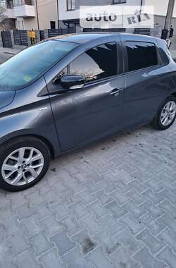 Хэтчбек Renault Zoe 2018 в 