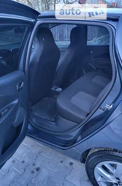 Хэтчбек Renault Zoe 2018 в 