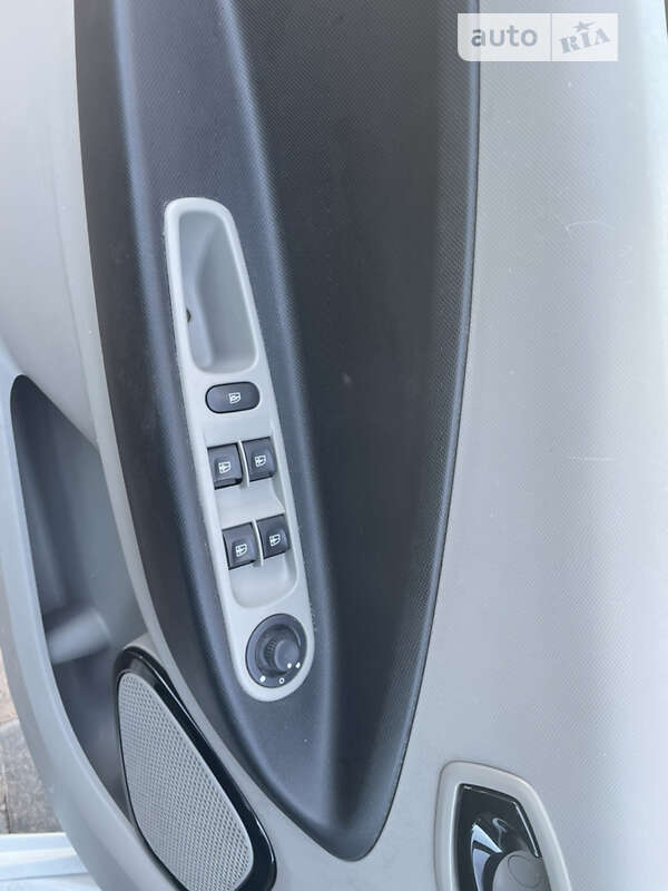 Хэтчбек Renault Zoe 2013 в Ровно