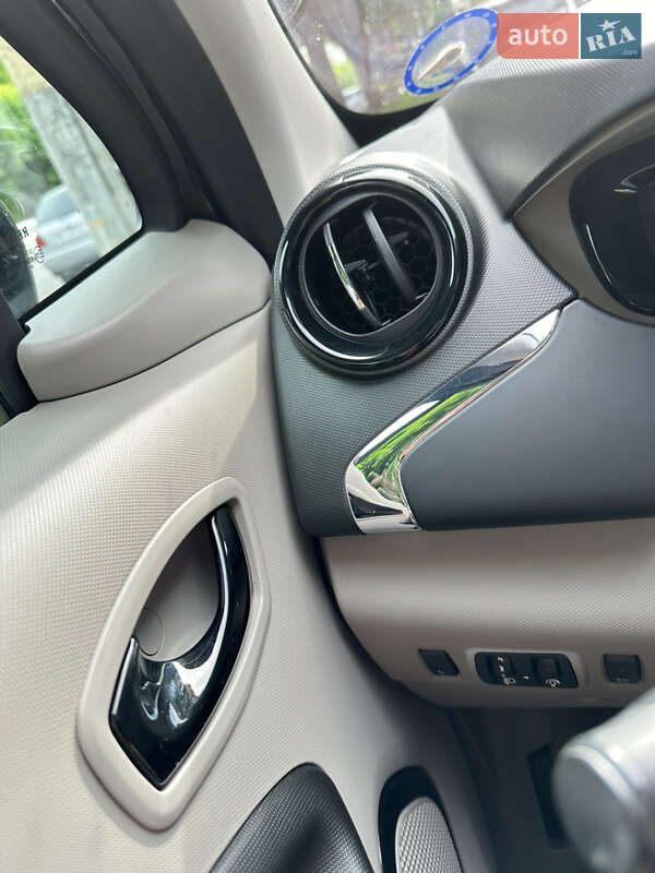 Хетчбек Renault Zoe 2016 в Чернівцях