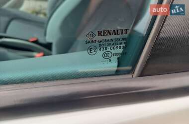 Хэтчбек Renault Zoe 2015 в 