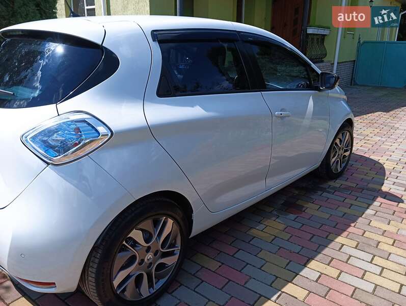 Хетчбек Renault Zoe 2015 в Острозі