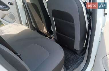 Хетчбек Renault Zoe 2015 в 