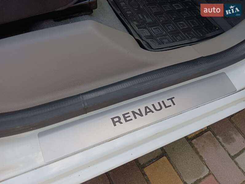 Хетчбек Renault Zoe 2015 в Острозі