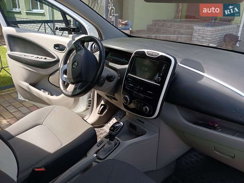 Хетчбек Renault Zoe 2015 в Острозі