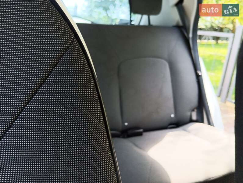 Хетчбек Renault Zoe 2015 в Острозі