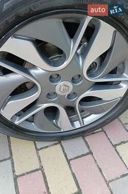 Хетчбек Renault Zoe 2015 в 