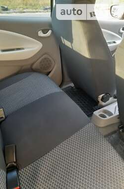 Хэтчбек Renault Zoe 2015 в 