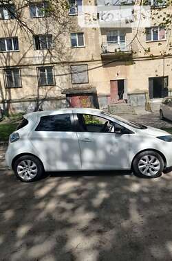 Хэтчбек Renault Zoe 2015 в 