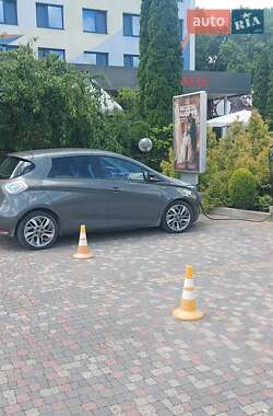 Хэтчбек Renault Zoe 2017 в 