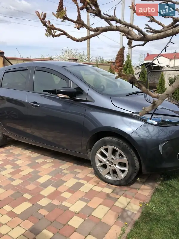 Хэтчбек Renault Zoe 2019 в 