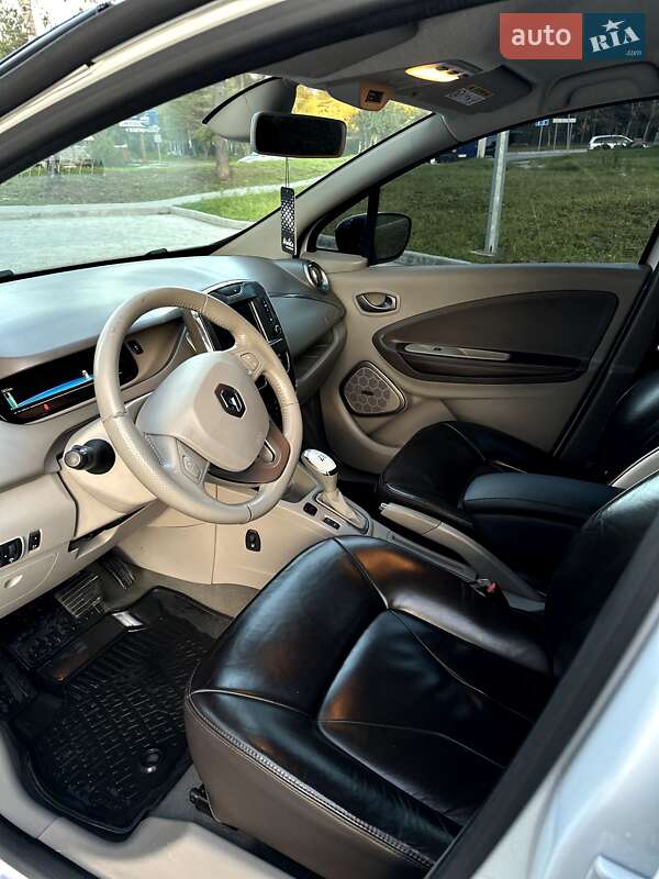Хэтчбек Renault Zoe 2017 в Новояворовске фото 14 Хэтчбек Renault Zoe 2017 в Новояворовске