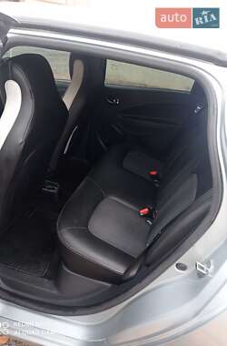 Хэтчбек Renault Zoe 2019 в 