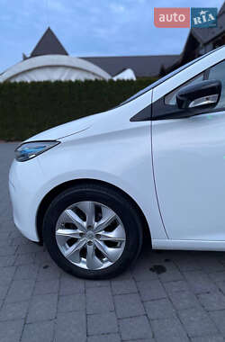 Хетчбек Renault Zoe 2016 в 