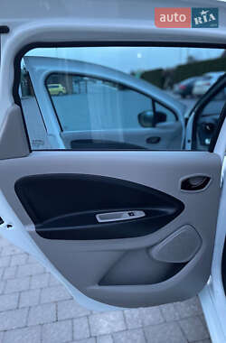 Хетчбек Renault Zoe 2016 в 