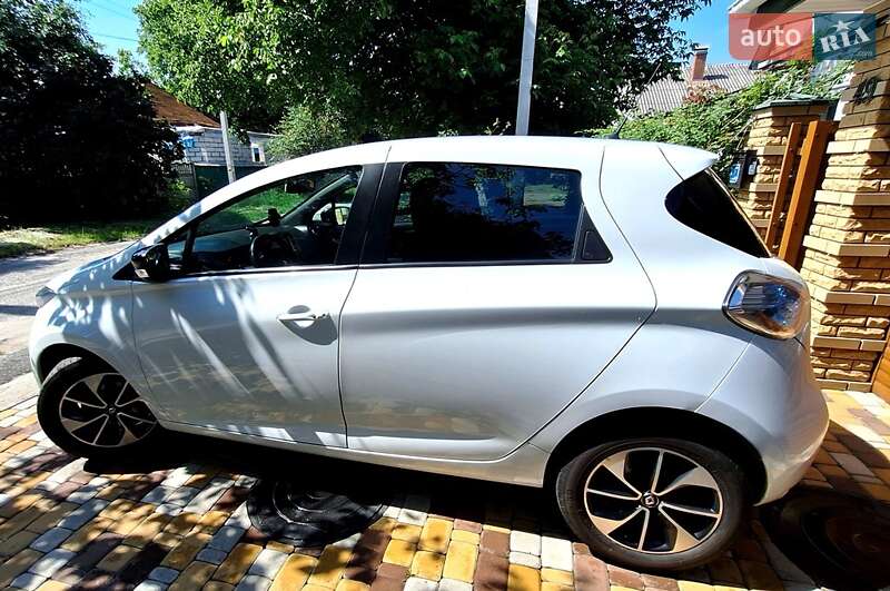 Хэтчбек Renault Zoe 2018 в 