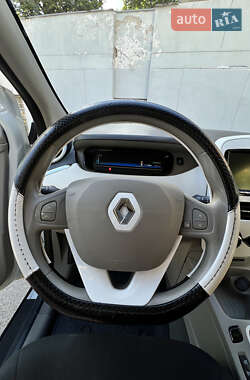 Хэтчбек Renault Zoe 2015 в 