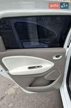 Хэтчбек Renault Zoe 2015 в 