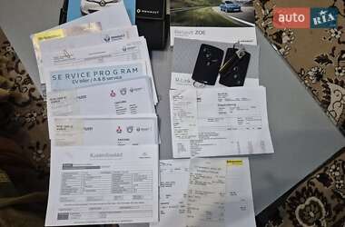 Хэтчбек Renault Zoe 2019 в 