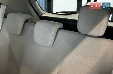 Хэтчбек Renault Zoe 2013 в 