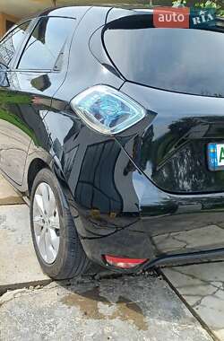 Хэтчбек Renault Zoe 2015 в 