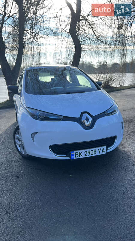 Хэтчбек Renault Zoe 2018 в 