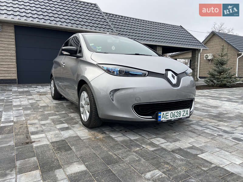 Хэтчбек Renault Zoe 2016 в 