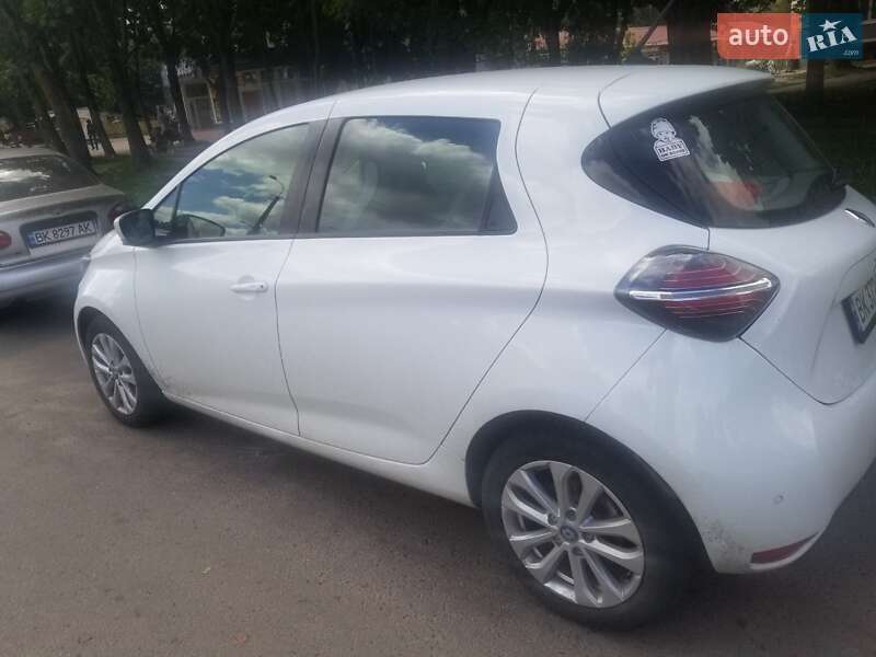 Хэтчбек Renault Zoe 2020 в 