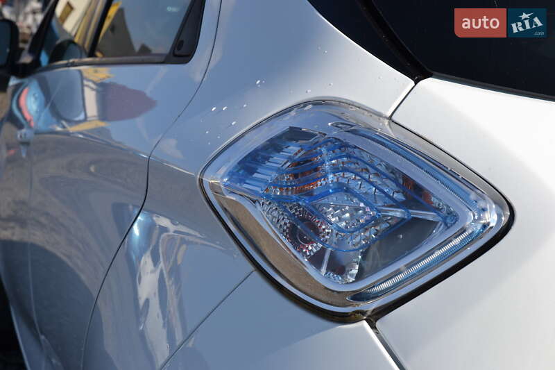 Хэтчбек Renault Zoe 2019 в 