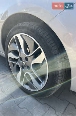 Хэтчбек Renault Zoe 2013 в 