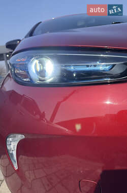 Хэтчбек Renault Zoe 2017 в 