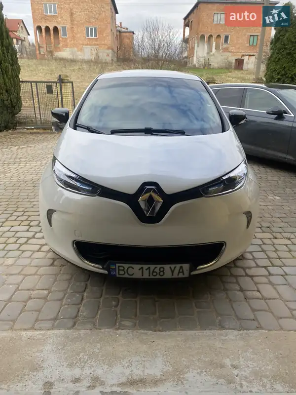 Хэтчбек Renault Zoe 2016 в 