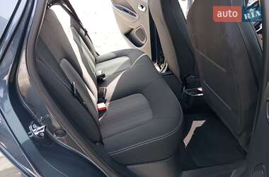 Хэтчбек Renault Zoe 2018 в 