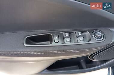 Хэтчбек Renault Zoe 2018 в 