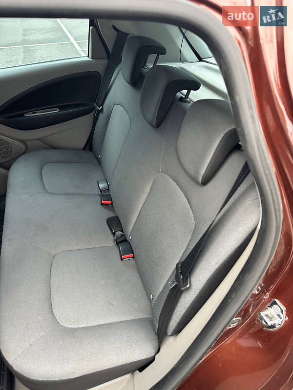 Хэтчбек Renault Zoe 2015 в Киеве
