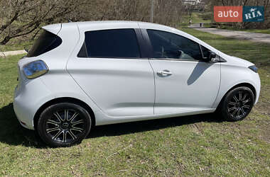 Хэтчбек Renault Zoe 2017 в 