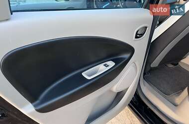 Хэтчбек Renault Zoe 2015 в 