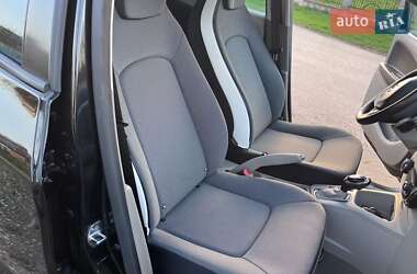 Хэтчбек Renault Zoe 2015 в 