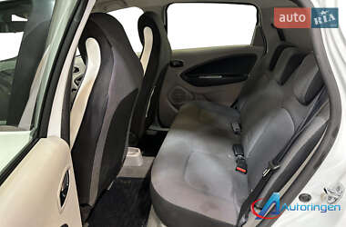 Хэтчбек Renault Zoe 2016 в 