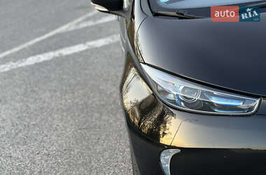 Хэтчбек Renault Zoe 2015 в 