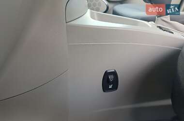 Хэтчбек Renault Zoe 2016 в 