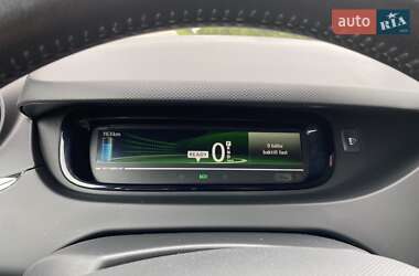 Хэтчбек Renault Zoe 2019 в 