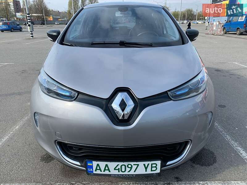 Хэтчбек Renault Zoe 2016 в 