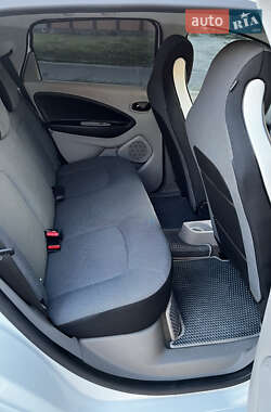Хэтчбек Renault Zoe 2016 в 