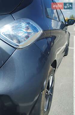 Хэтчбек Renault Zoe 2018 в 